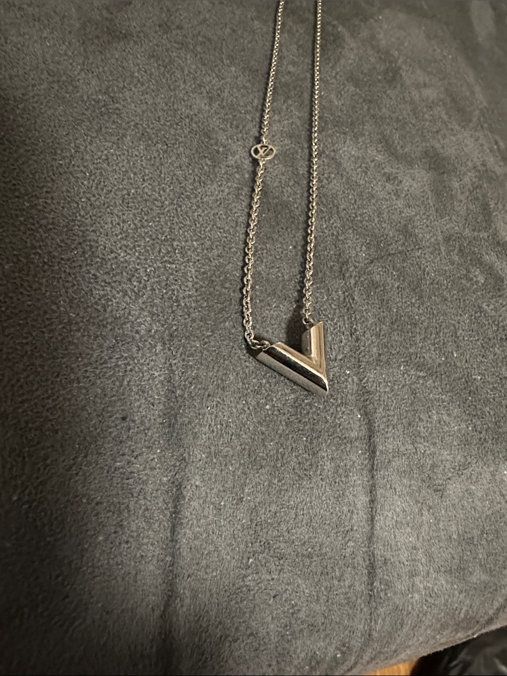 Louis Vuitton Silver V-Pendant Chain Necklace with LV Logo Accents PREOWNED